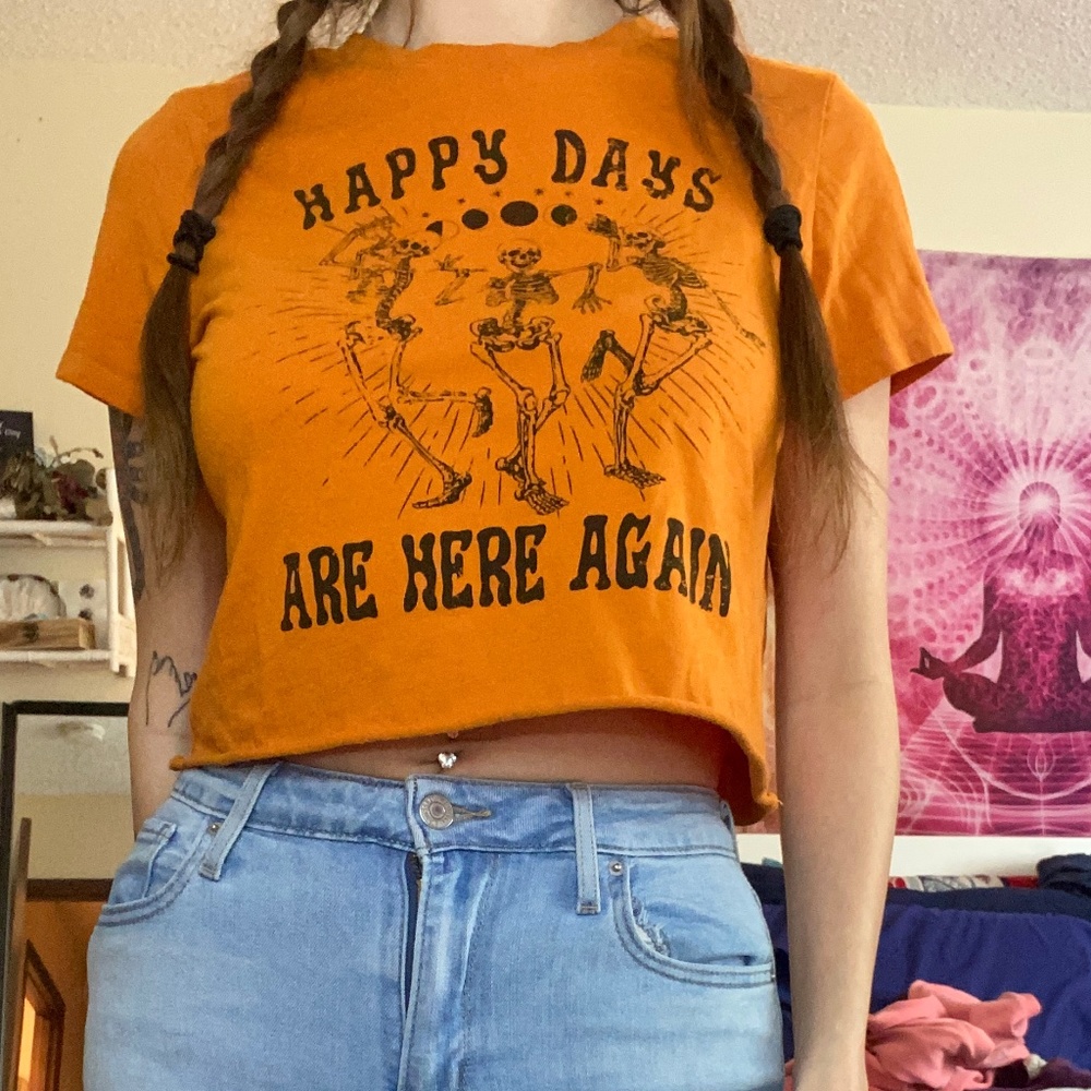 Women’s Social Scene Halloween (MEDIUM) Cropped Orange Spooky Graphic T-Shirt
